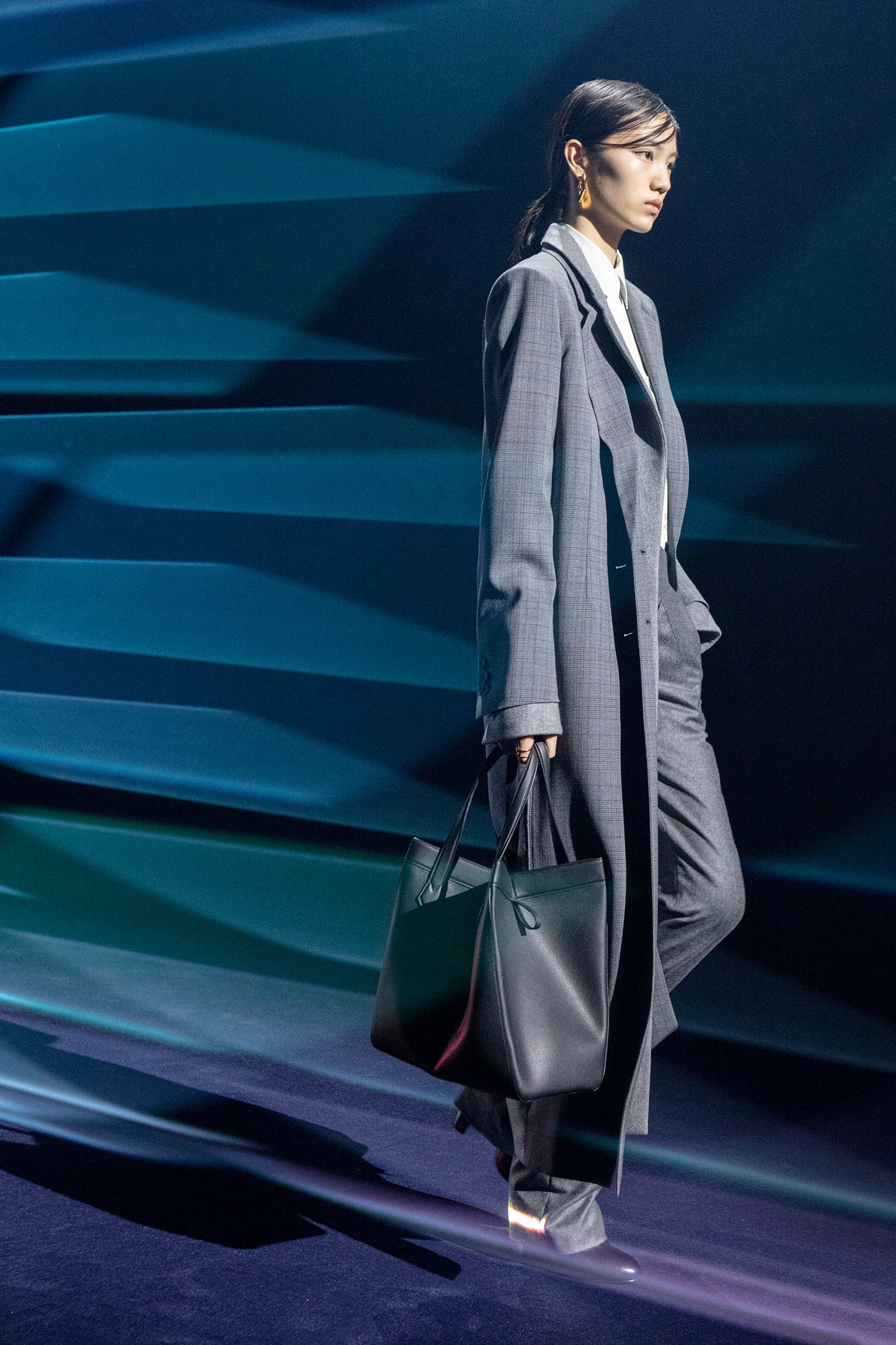 フェンディ、新作バッグ「FENDI Origami」を発売！ | フェンディ