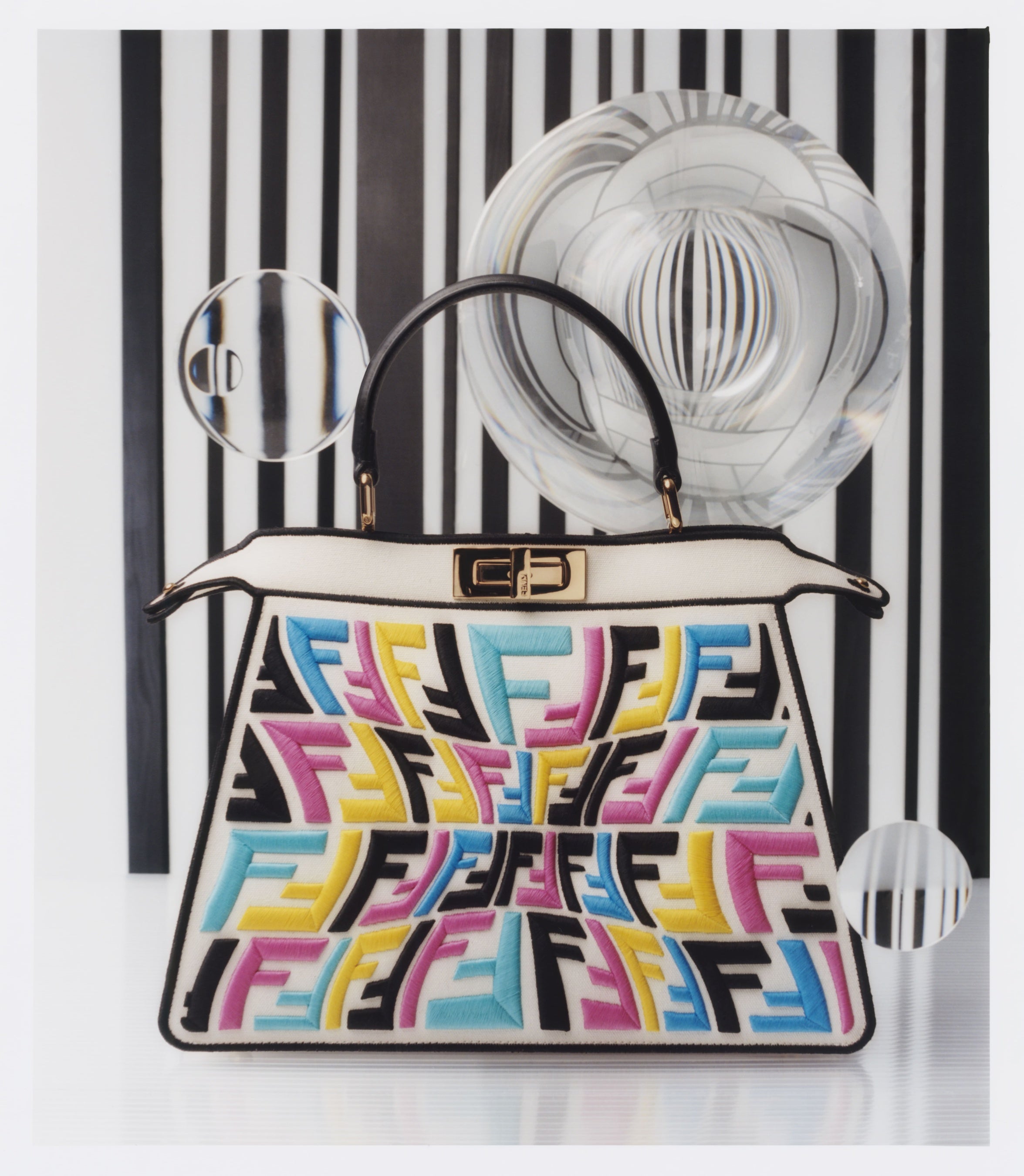 FENDI フェンディ PEEKABOO ピーカブー アイコニック ミディアム PEEKABOO フェンディ ピーカブー アイコニック ミディアム