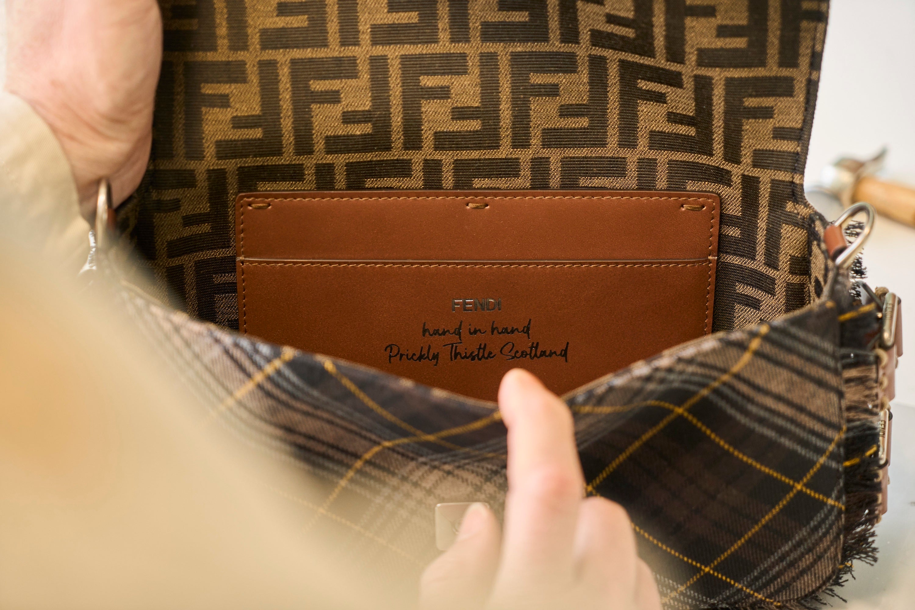 国内発 FENDI ロゴパッチワークプリントシルクパジャマパンツ プリントシルクパジャマパンツ ｜ルイ・ヴィトン 公式サイト