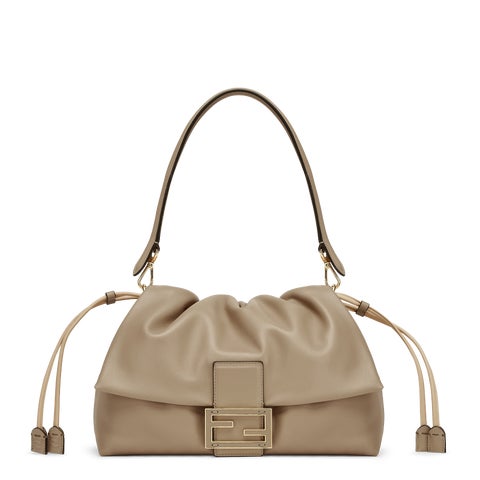 フェンディ、タイムレスなイットバッグの新作「マンマ バゲット フェンディ、タイムレスなイットバッグの新作「マンマ バゲット