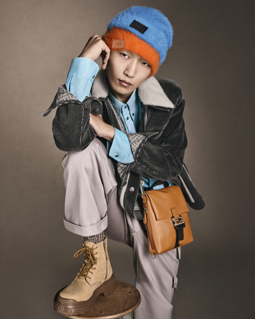 フェンディ、「フェンディ フラックス クロスボディ」バッグを発売