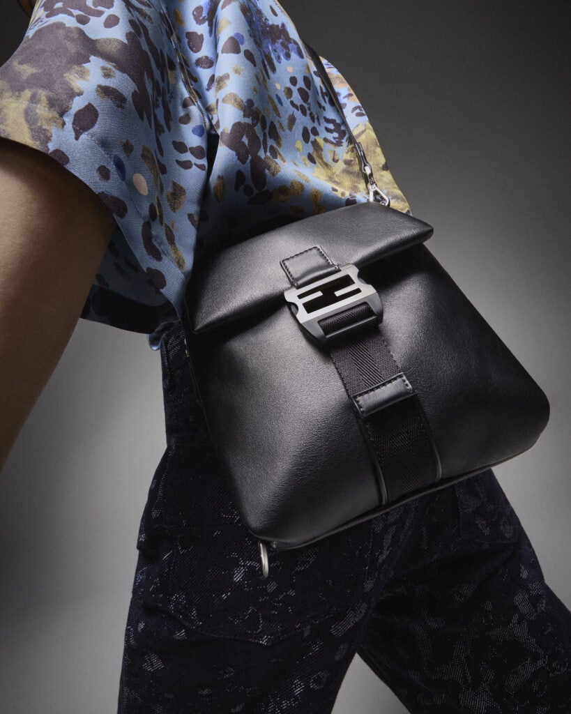 FENDI モノグラム クロスボディバッグ フェンディ、「フェンディ フラックス クロスボディ」バッグを発売
