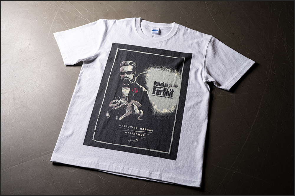 ゲームクリエイターブランドTシャツ「原田勝弘」の白・バニラ。くすんだバニラ色の中に差すバラ色が眼を引くデザイン。また、バニラはゲーム用語で「オリジナル（普通）の状態」を意味する。