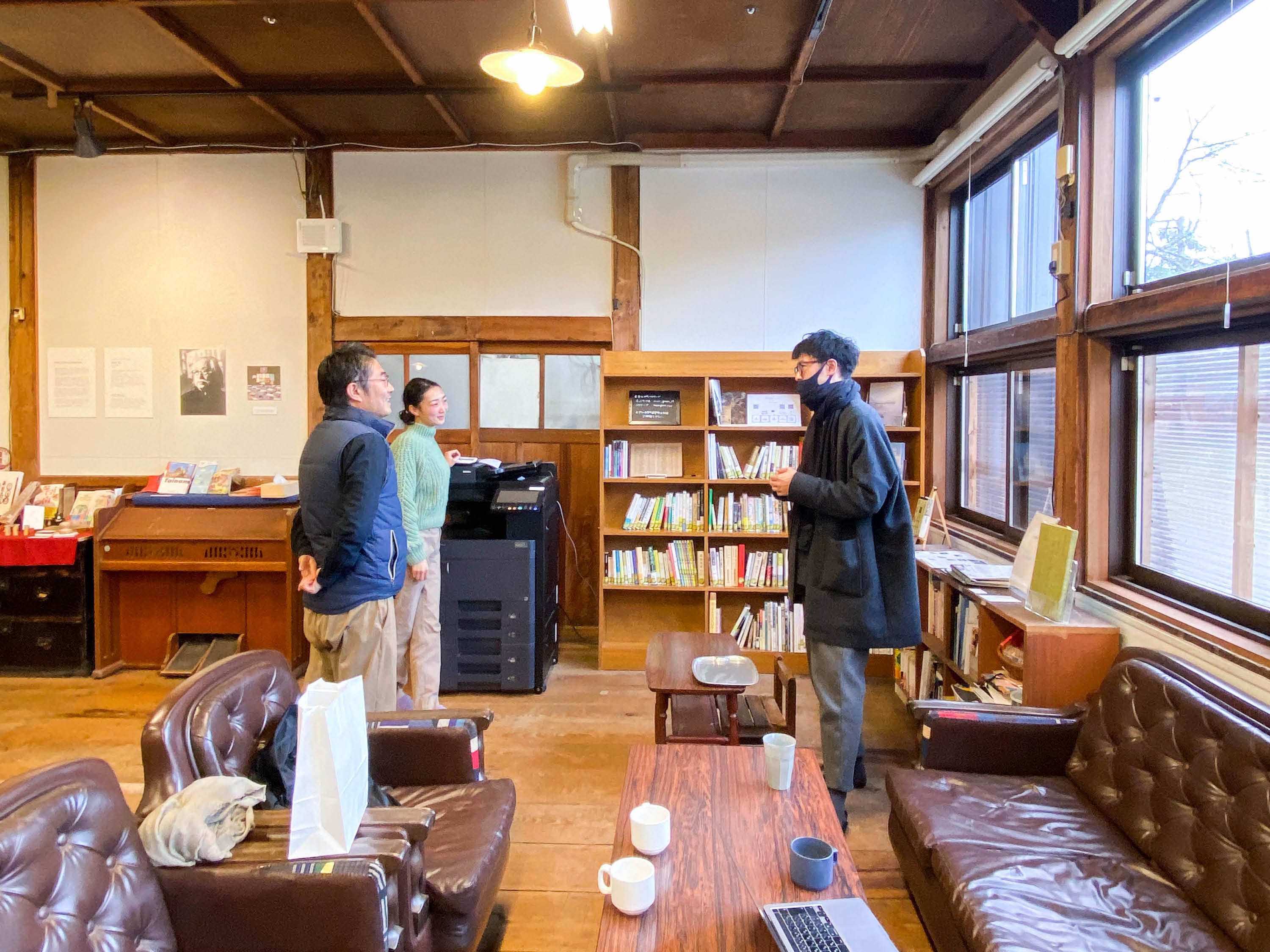 毎号、編集部が約2ヶ月間現地に旅するように滞在し、取材を行う