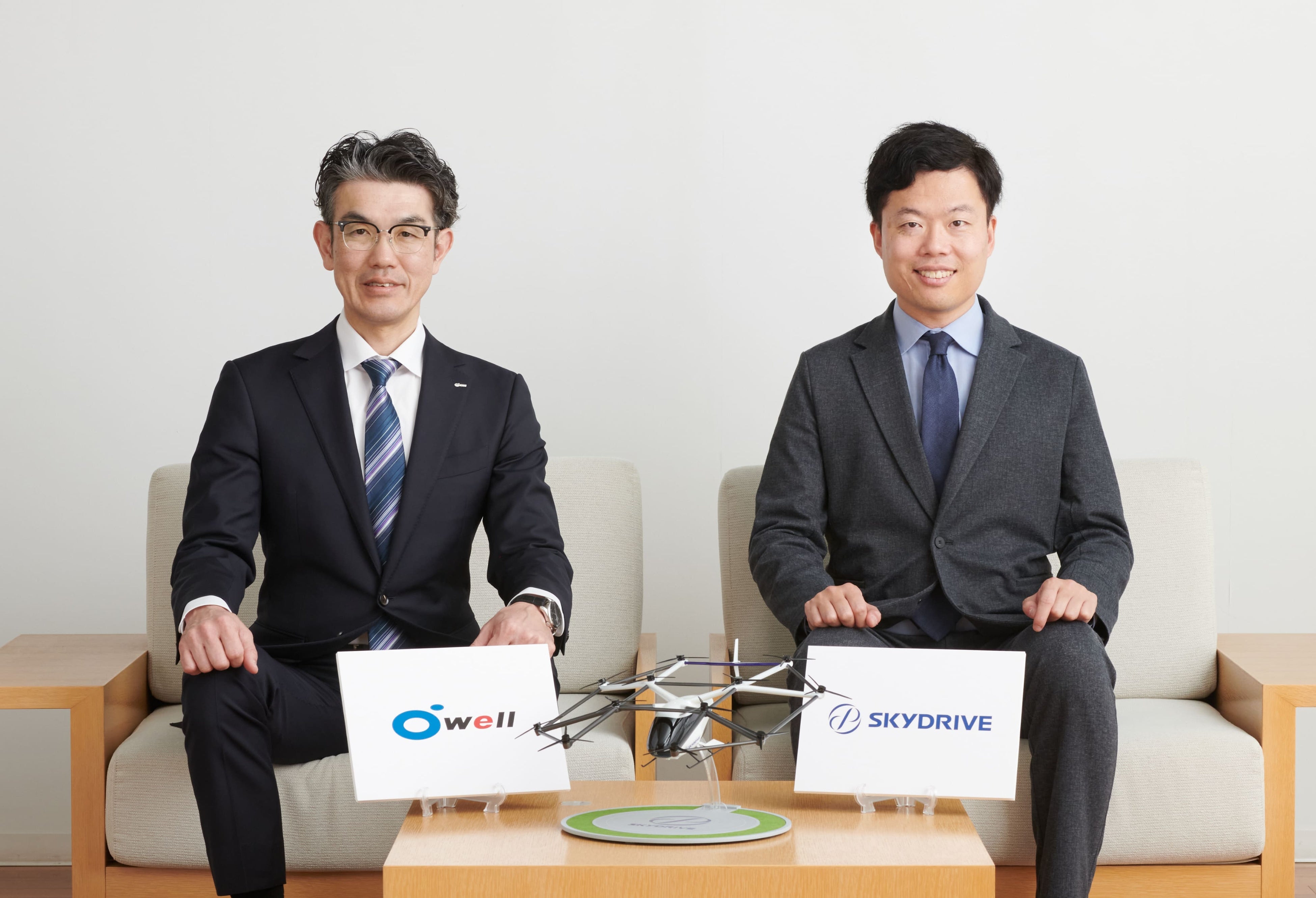 左から、オーウエル 代表取締役社長 川戸 康晴 氏、SkyDrive 代表取締役CEO 福澤 知浩｜オーウエル 東京店内 で撮影