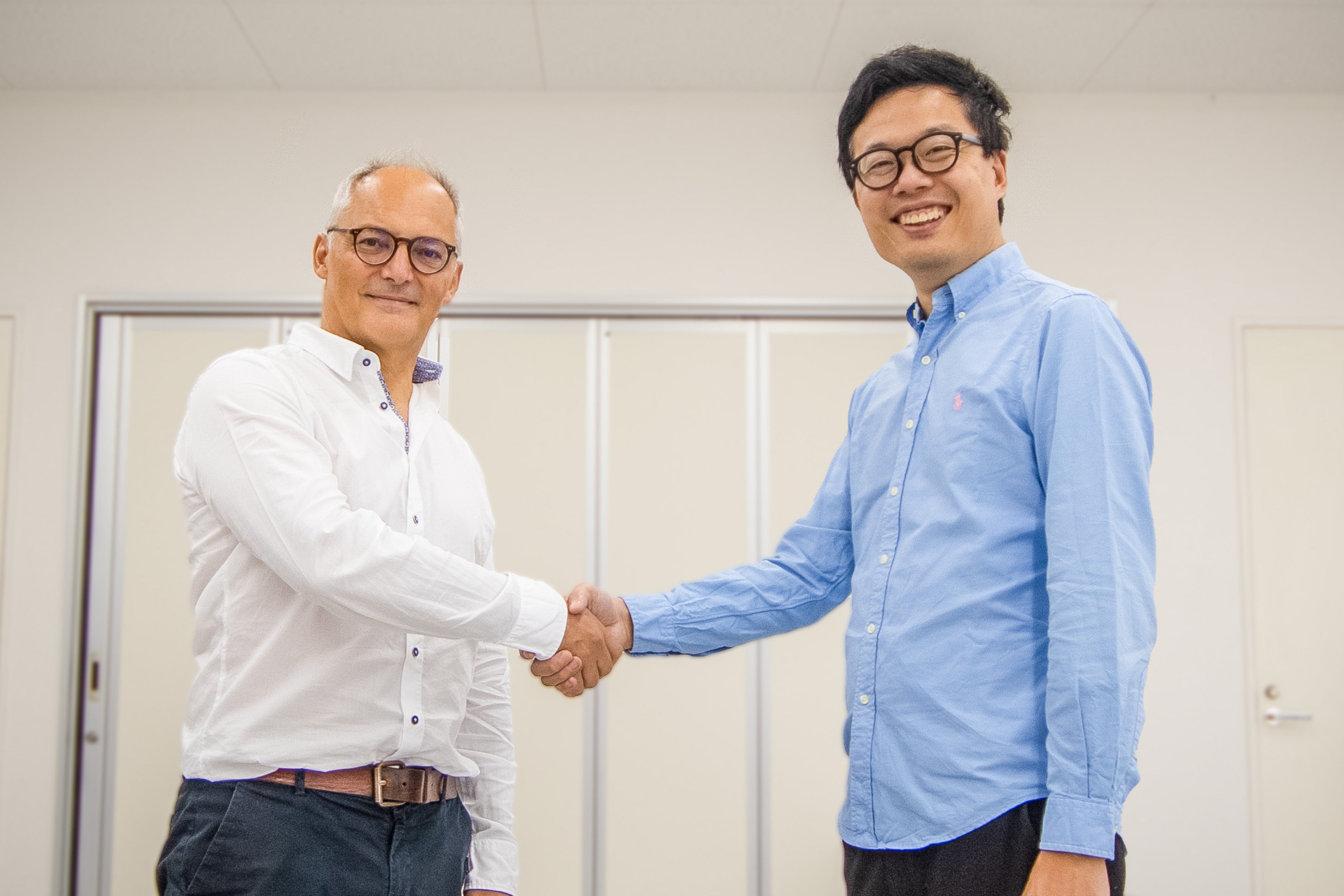 左から、CDOのArnaud Coville氏、代表取締役CEOの福澤知浩