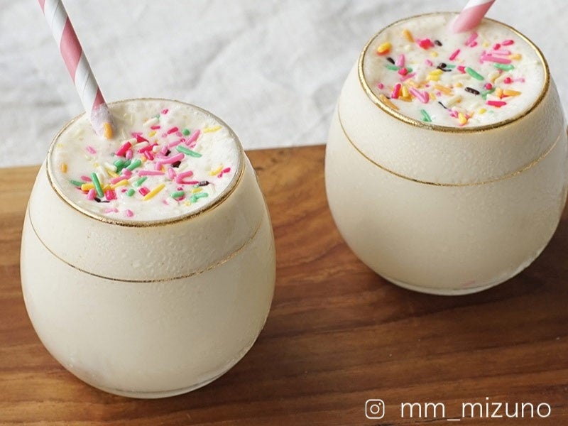 ゴールドキウイのトロピカルな甘さがまろやかなミルクと合わさったムース