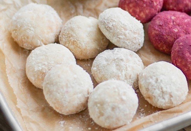 キウイパウダーをまぶしたブールドネージュ