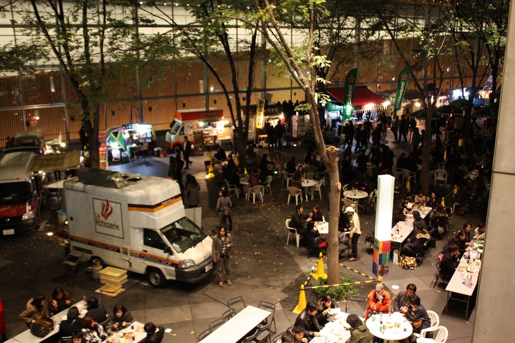 ネオ屋台村　ボジョレーナイト(地上広場)