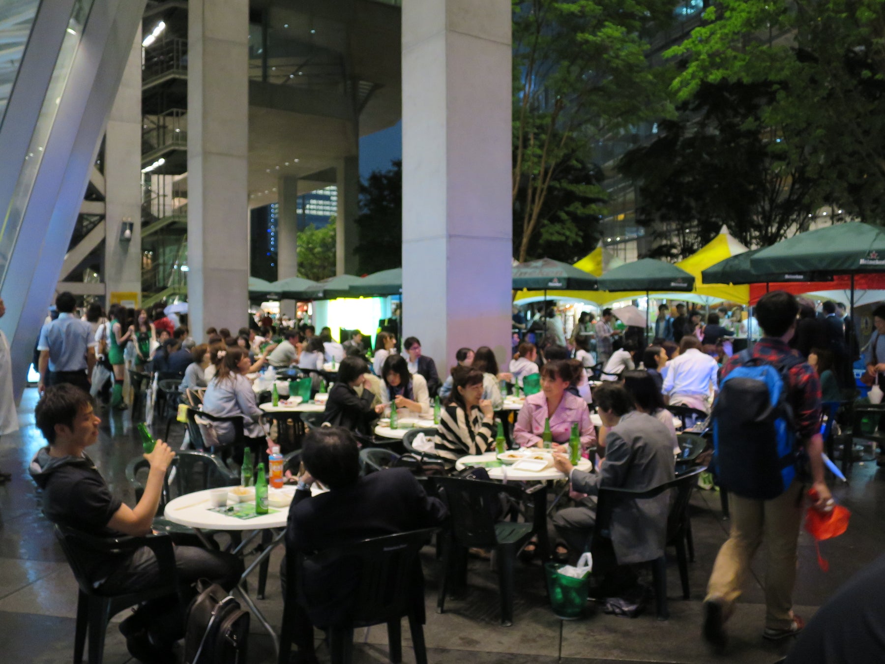 ネオ屋台村　スーパーナイト(地上広場)