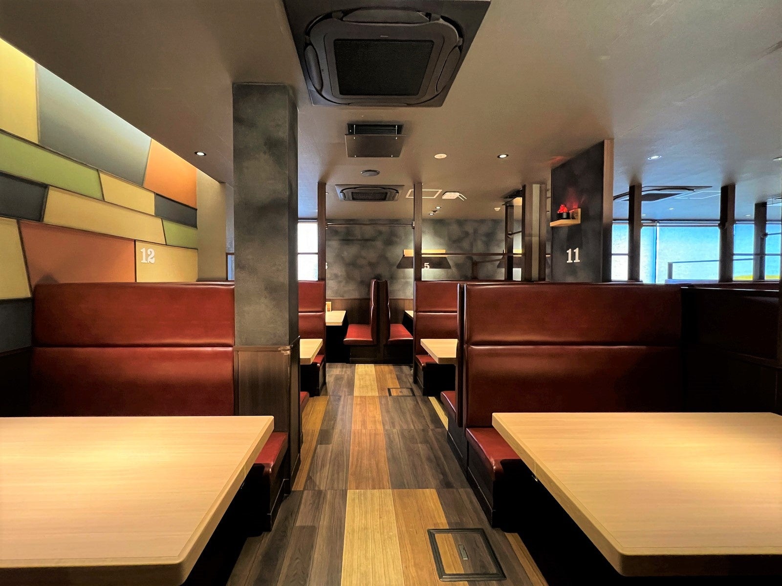 どん　環七梅島店内観