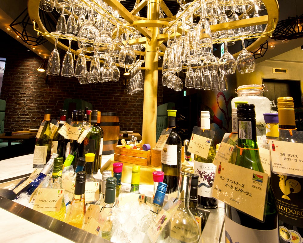 ワインセルフ飲み放題が時間無制限 1,500円