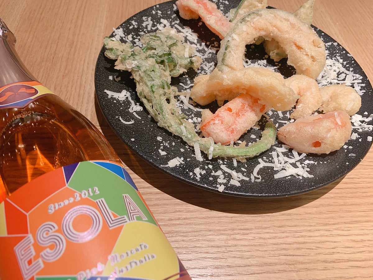 イタリア発祥の揚げ物「フリット」とESOLAオリジナル ロゼワイン