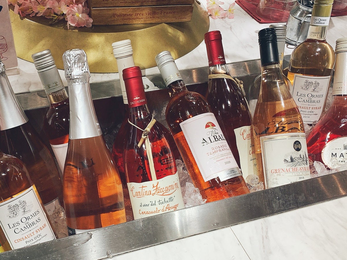 桜色のロゼワインカウンター