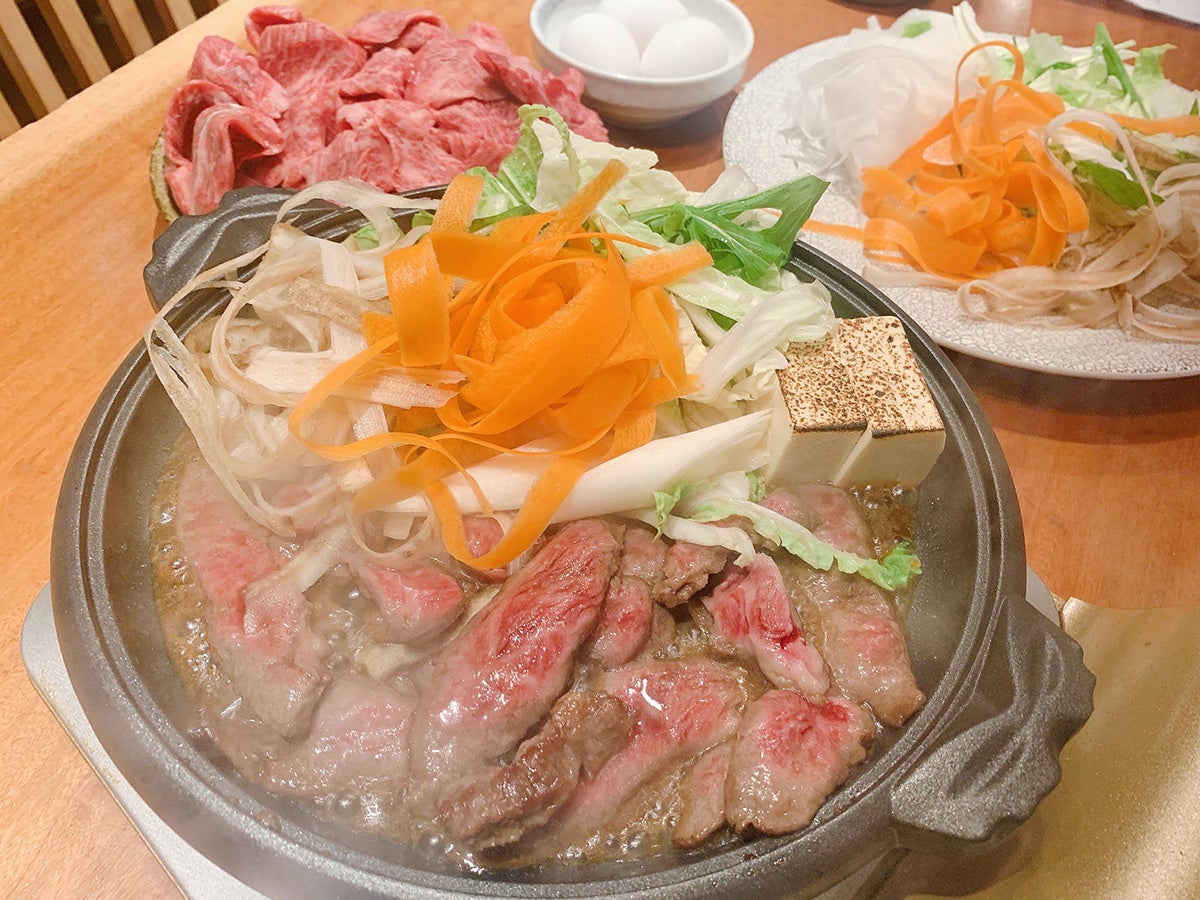 牛肉とすき焼きの甘辛さとの相性は抜群