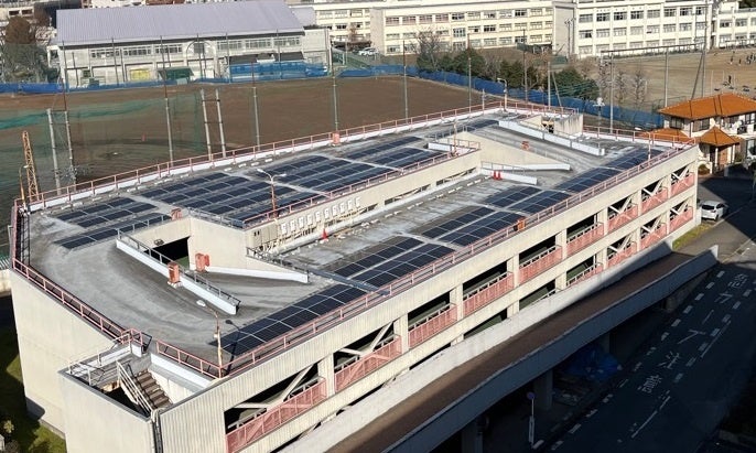 本庁舎立体駐車場屋上に新設した太陽光発電設備