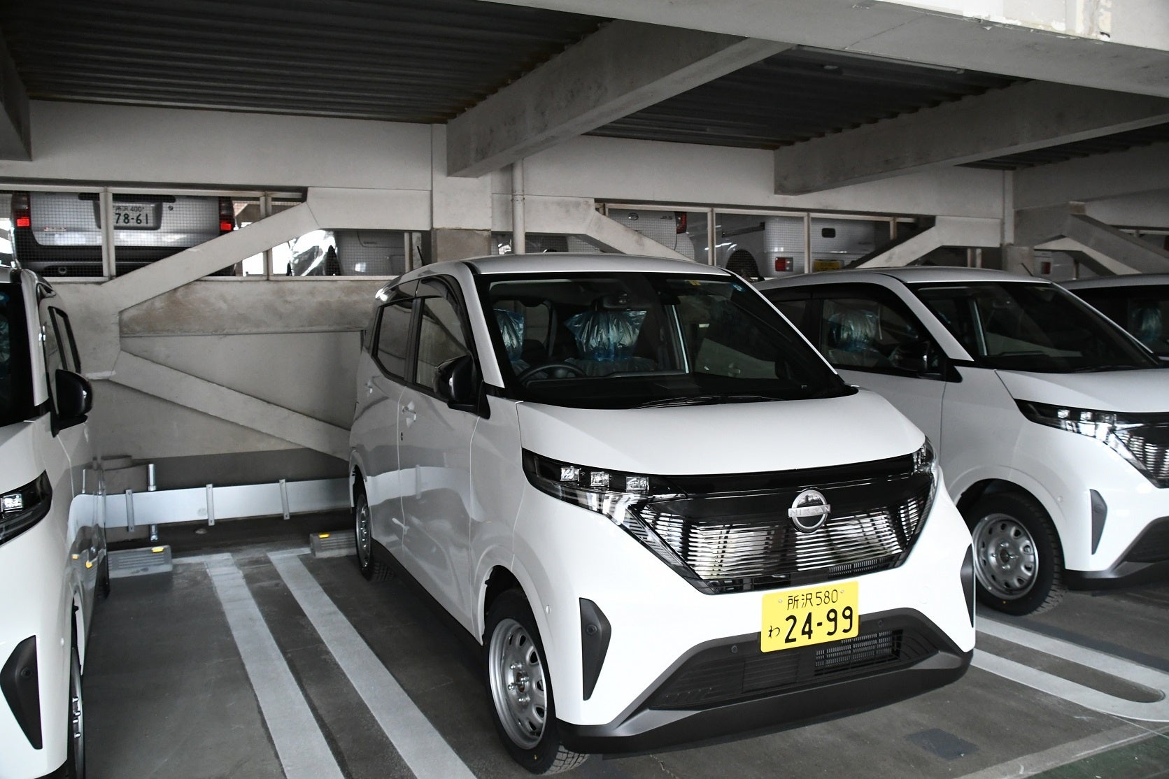 市庁舎立体駐車場に駐車中の「SAKURA」