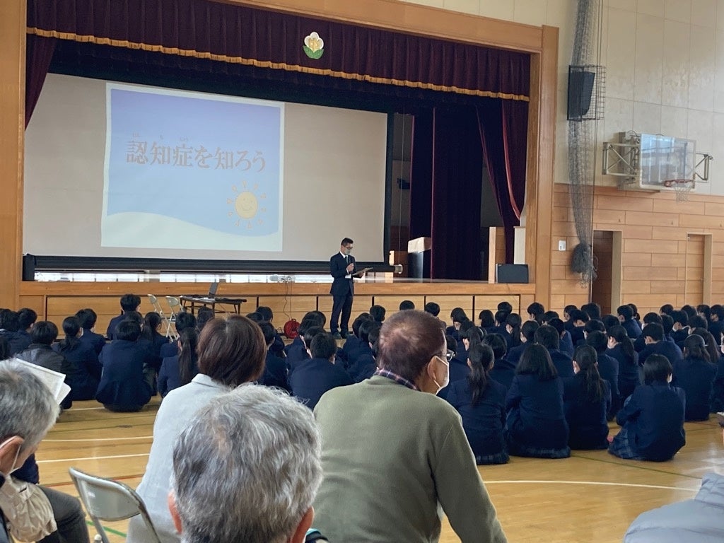 体育館で行われた認知症サポーター養成講座