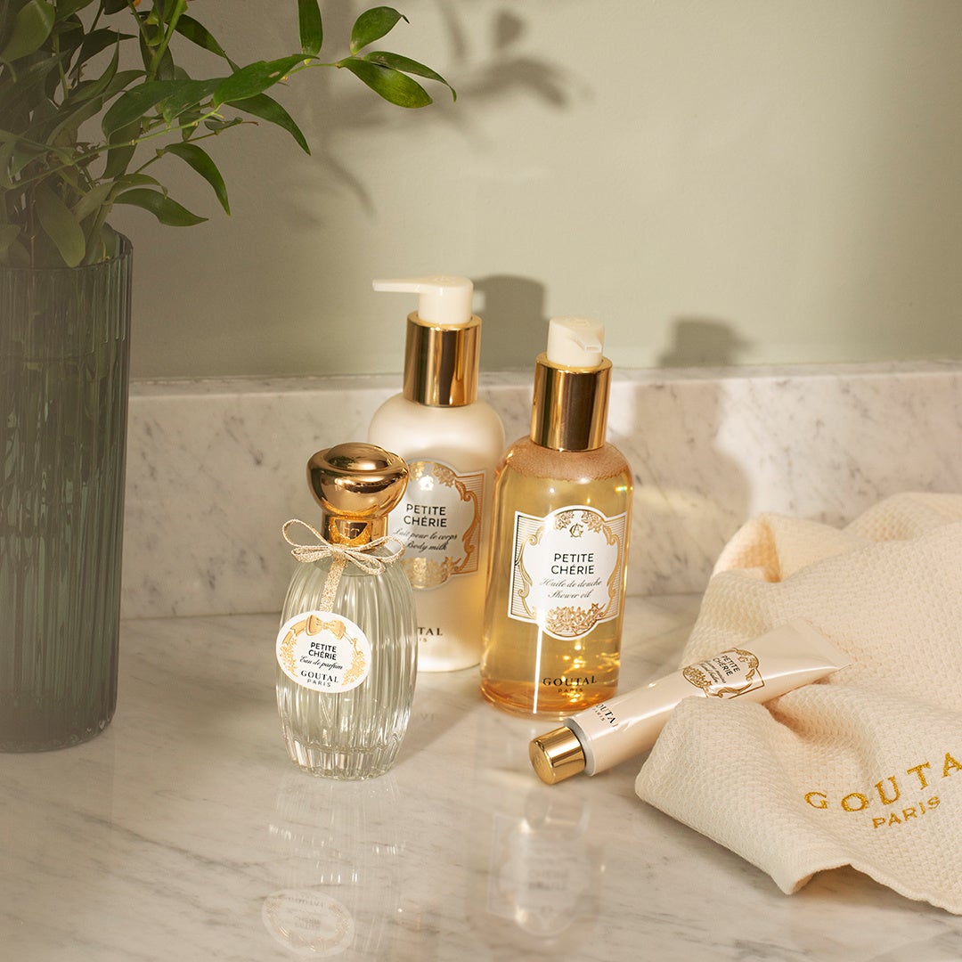 プチシェリー ボディミルク 250mL 　11,330円 （税込）  プチシェリー シャワーオイル 250mL 　10,890円 （税込）