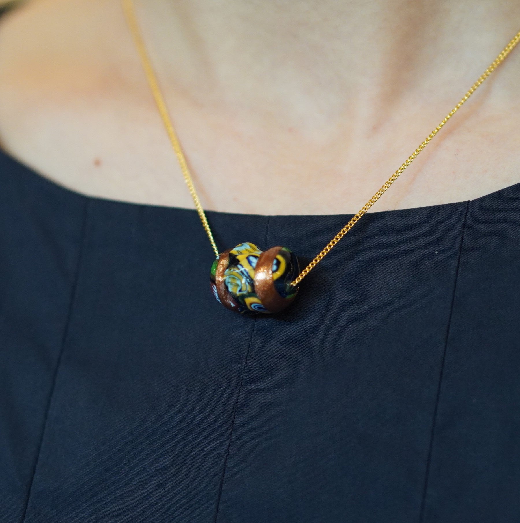 日本初 》コスチュームジュエリー展 開幕直前！作品修復費用がクラウド