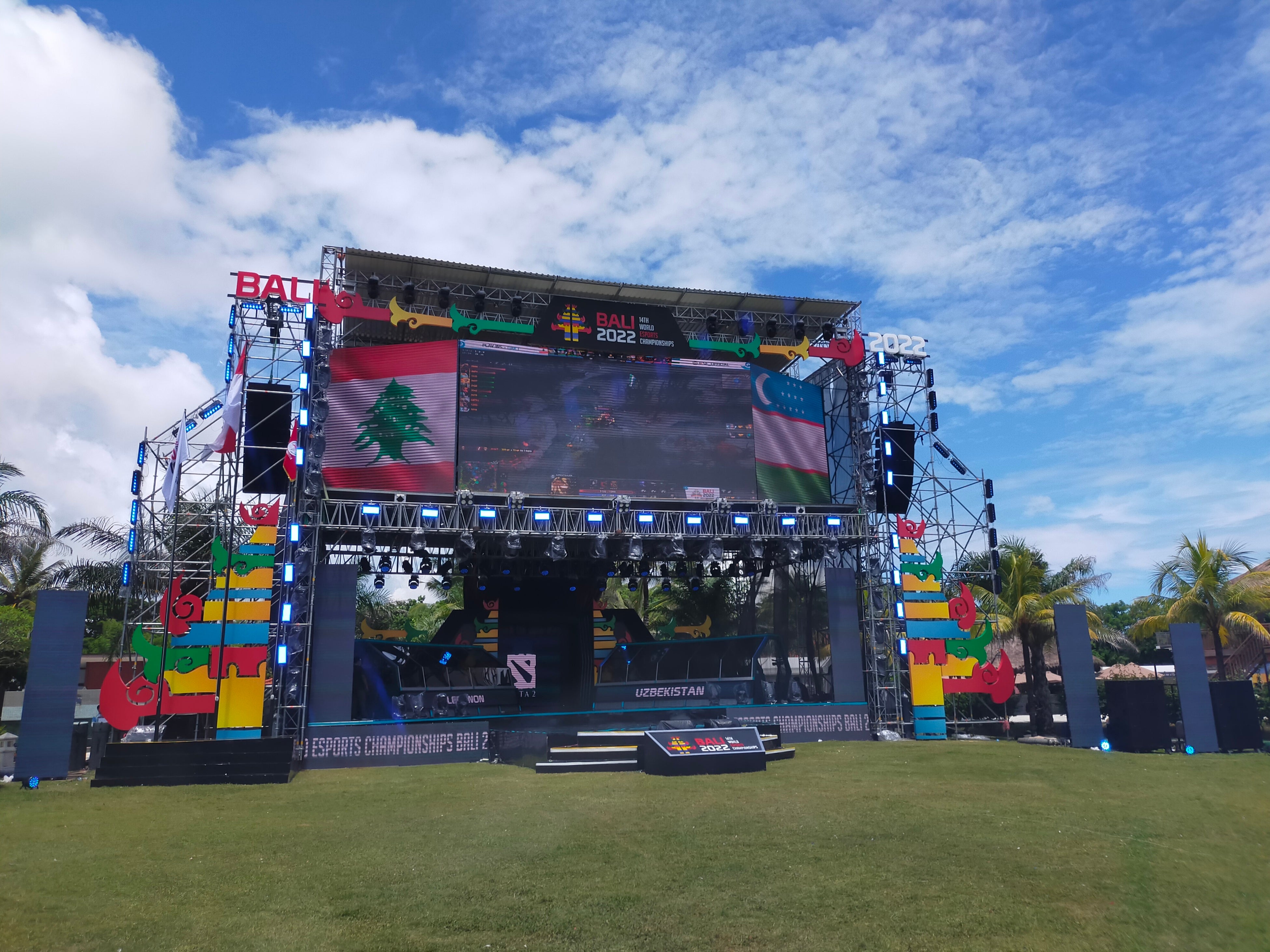 バリ島のリゾートホテル・Merusaka Nusa Dua に、全世界のeスポーツ選手が集結。