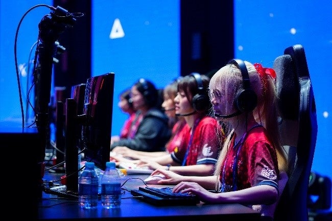 「Dota2」では女性部門も開催され、タイが優勝を果たしました。