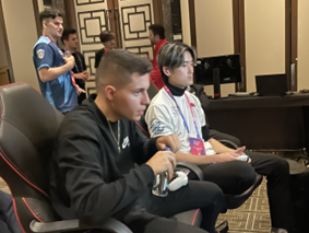 三回戦でアメリカ代表選手に挑む、日本代表のくま選手。