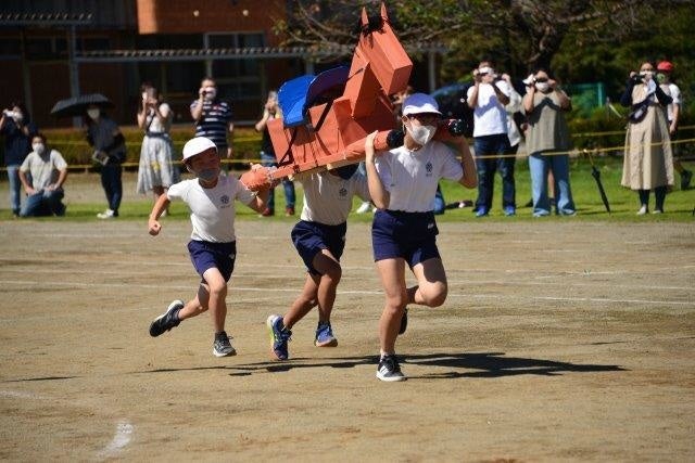 川本南小運動会 馬背負いリレー