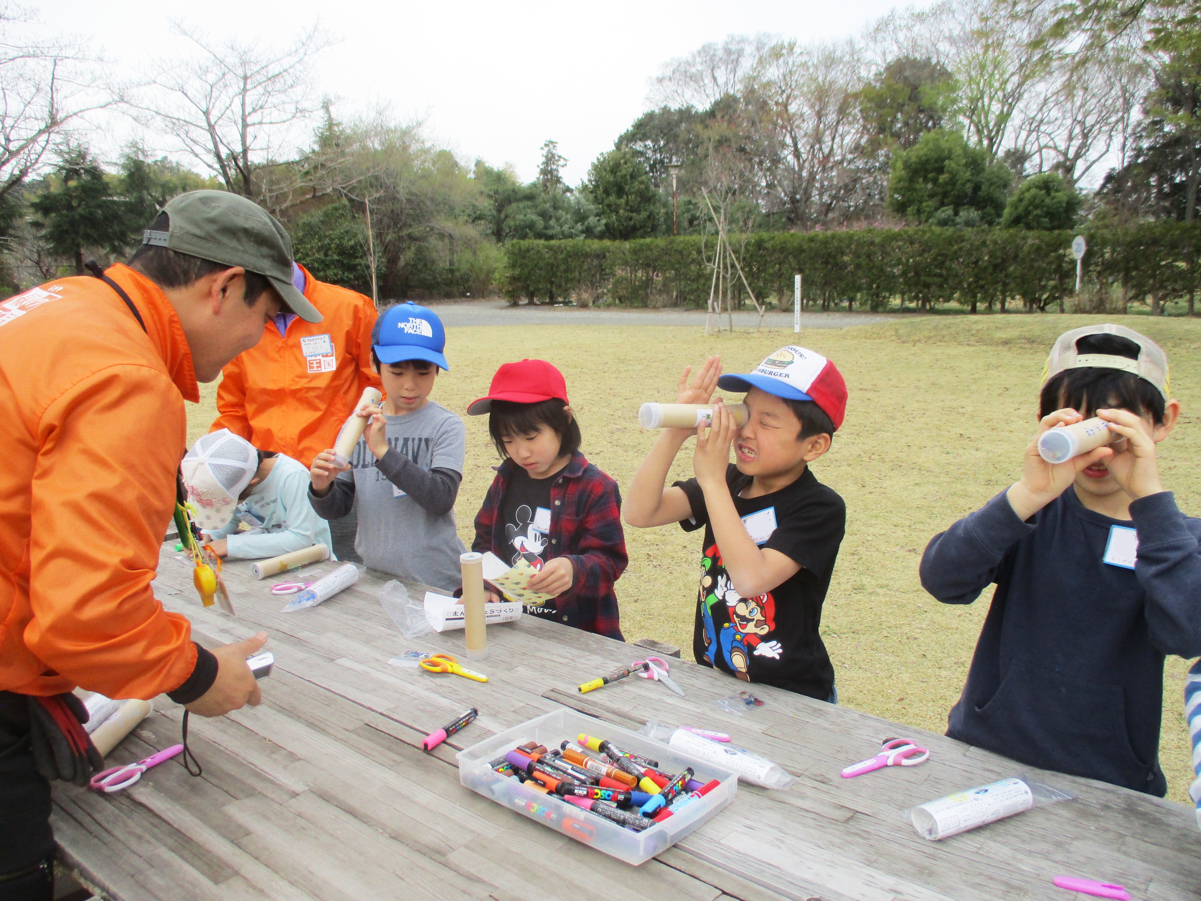 万華鏡作成体験教室の様子