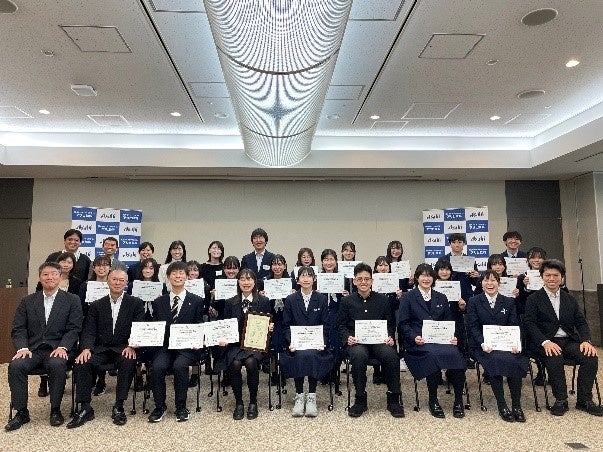 【採択校の集合写真】