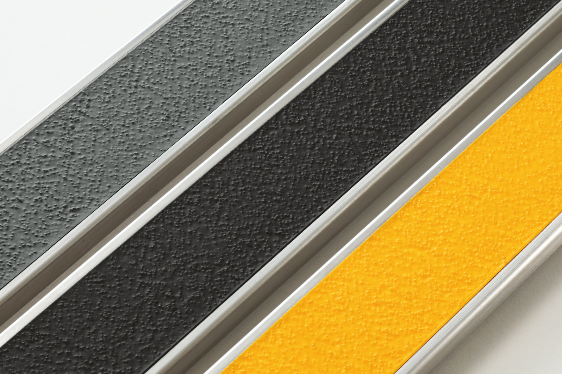 新商品】AFOLAが屋外階段用ノンスリップ『Previo G1』を本日発売