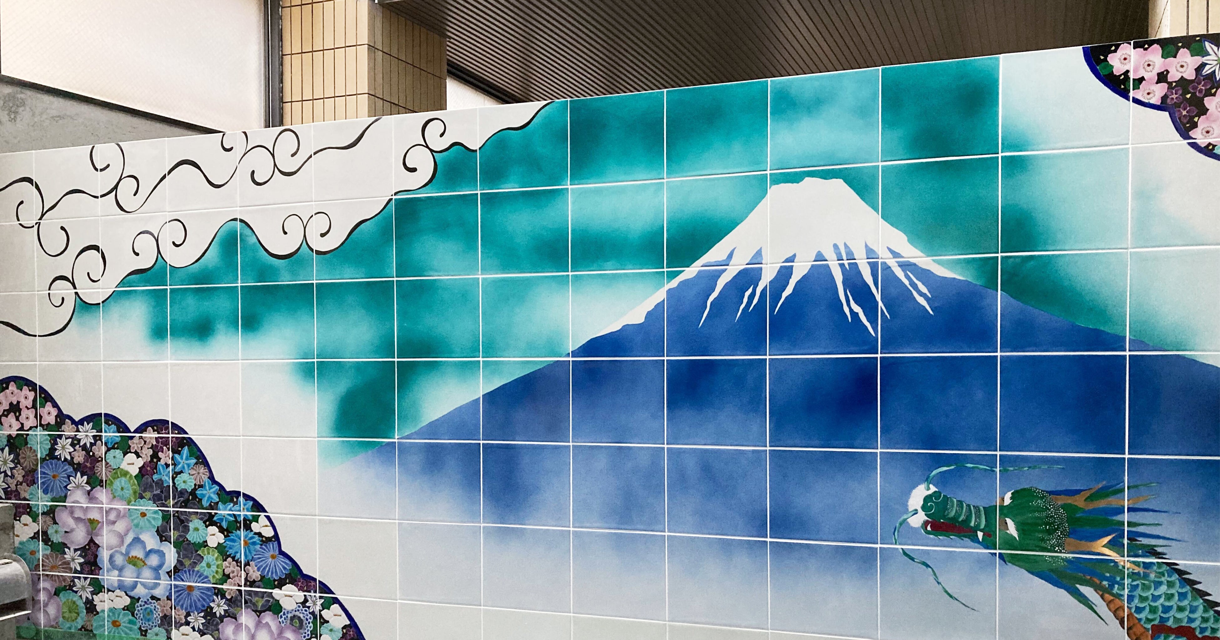 職人の手でひとつひとつ描かれた九谷焼タイル