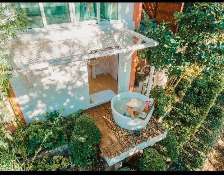 Photo by The Three Bubble Houses