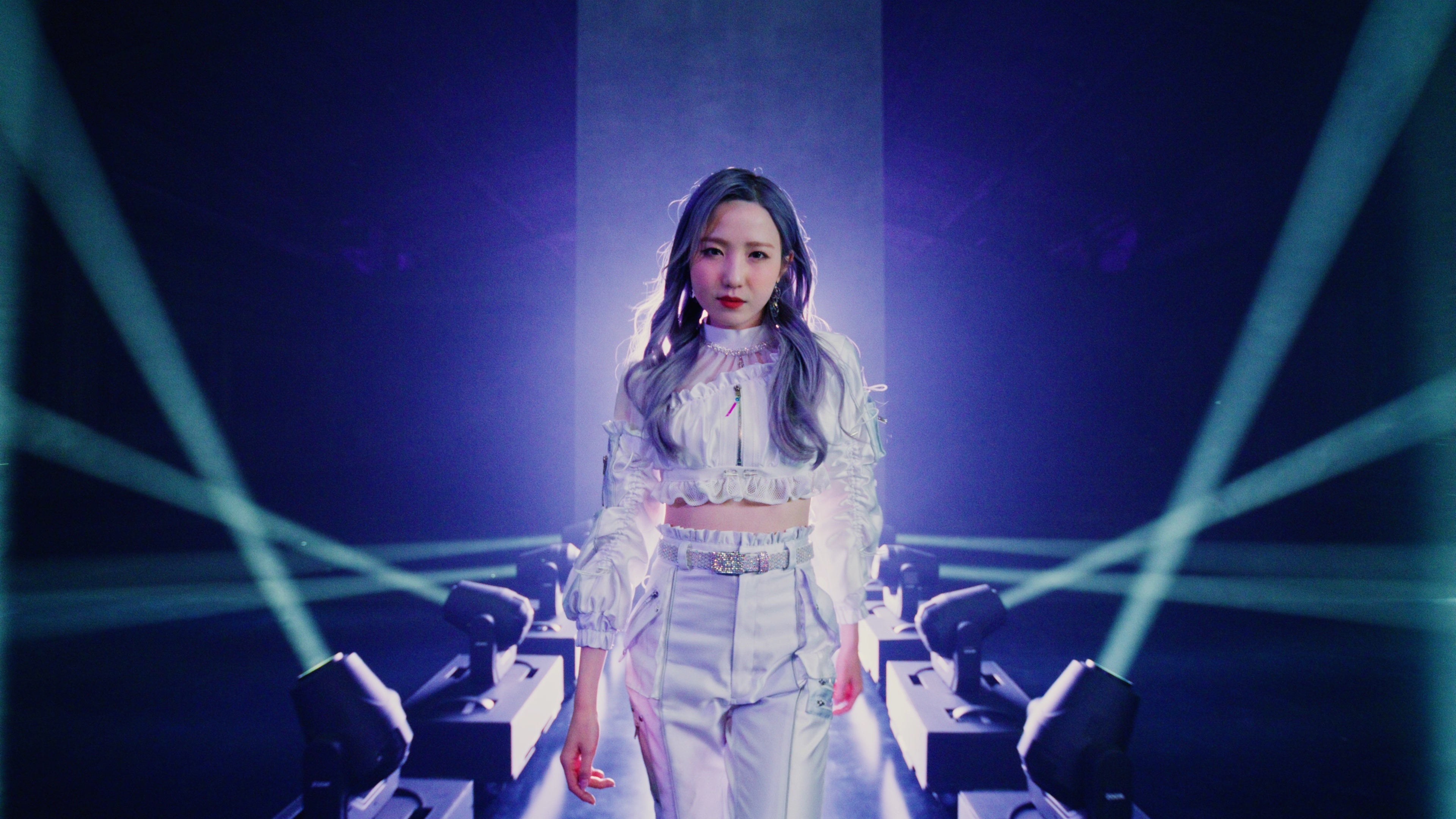 AKB48「元カレです」MVより（C）AKB48／キングレコード