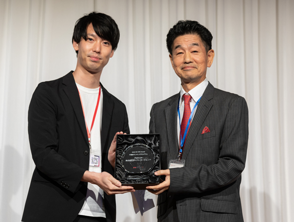 （写真左から）株式会社サイバーエージェント　白井光輝局長、RTB House Japan　富松敬一郎