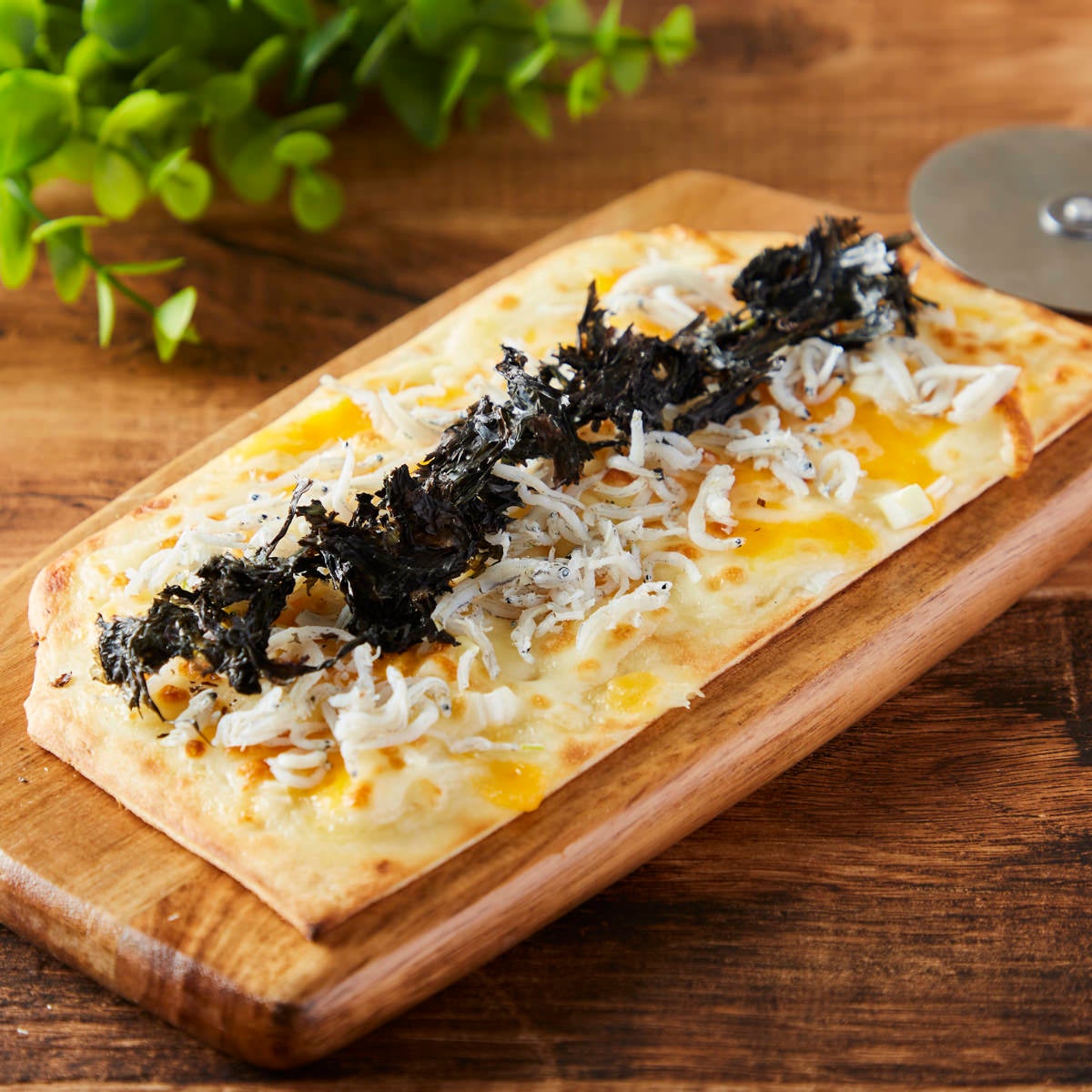 和風しらすと岩海苔のおつまみピッツア