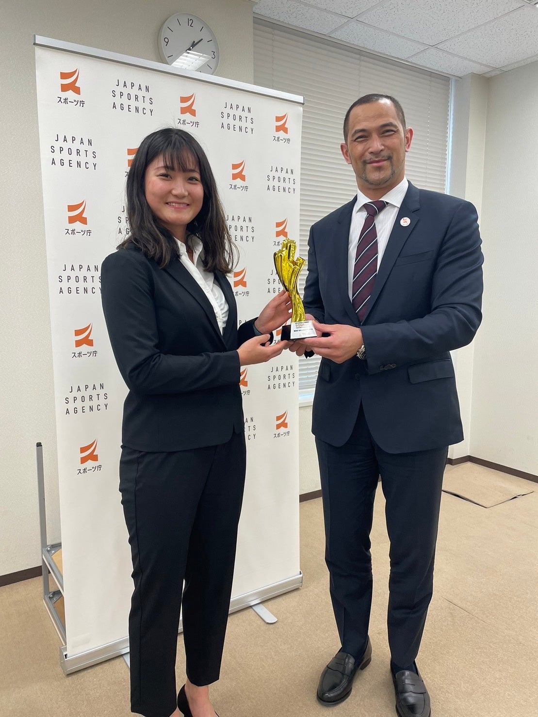 (写真左から)渡邉聡美、室伏広治氏