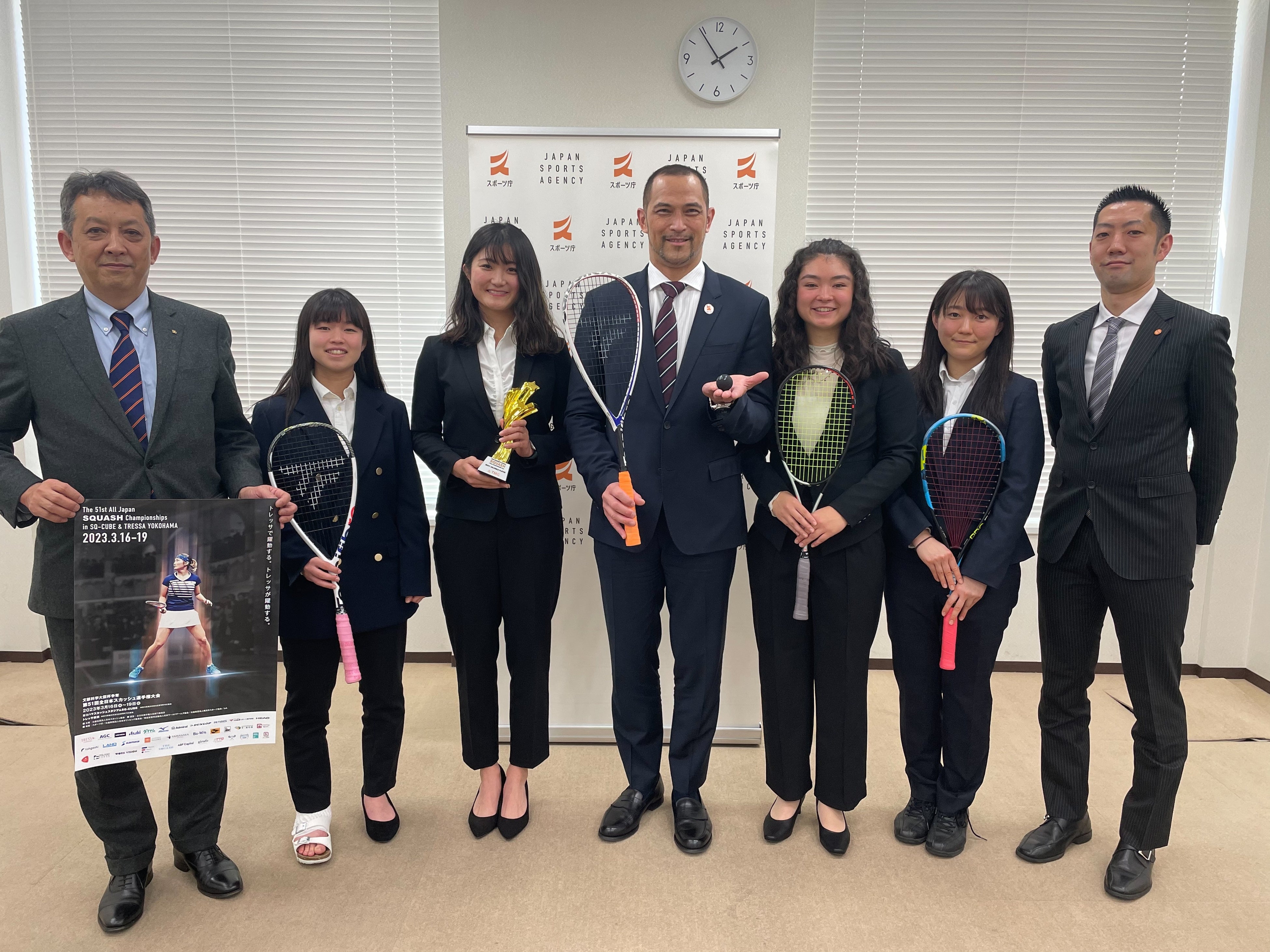 (写真左から)日本スカッシュ協会会長 大谷眞、緑川あかり、渡邉聡美、室伏広治氏、佐野HerringBrooke愛利紗、杉本梨沙、監督松本淳
