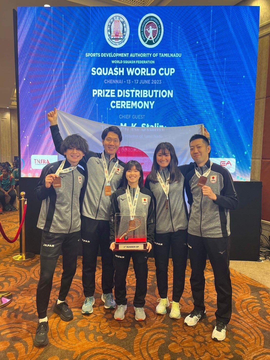 (写真左から)机龍之介、遠藤共峻、緑川あかり、渡邉聡美、松本淳コーチ