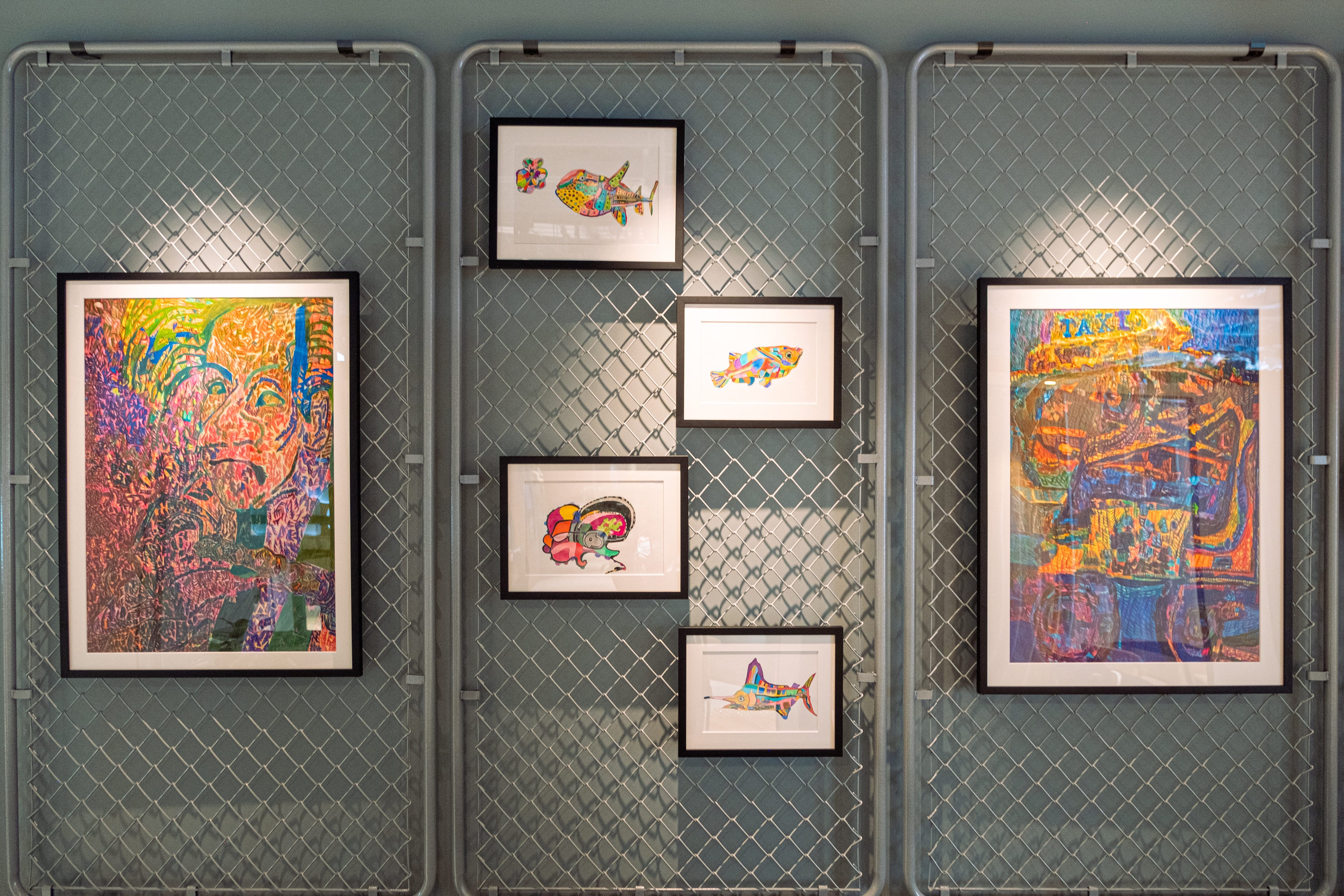 ヤエスパブリック内 八重洲のロジウラ 壁面