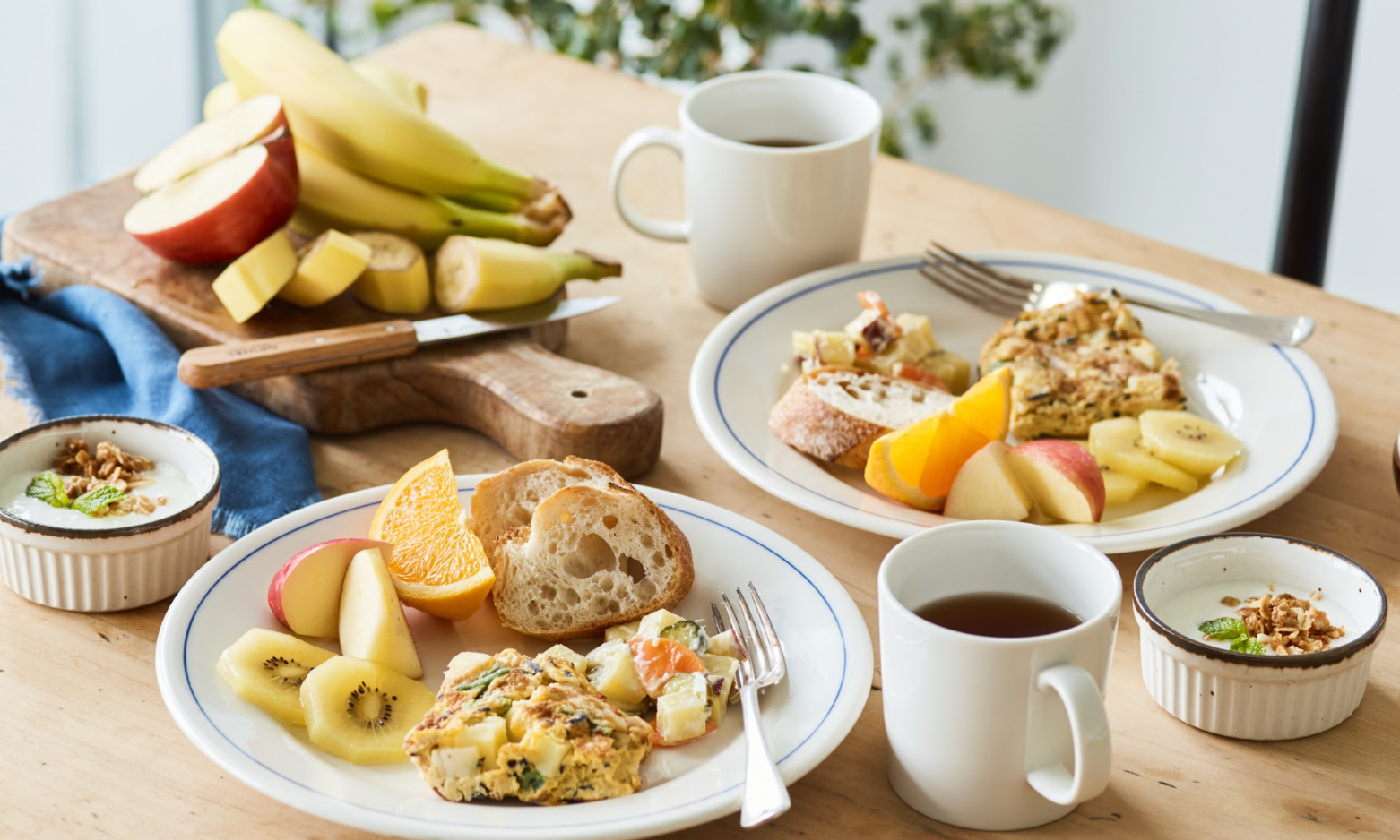 果物のある食卓イメージ
