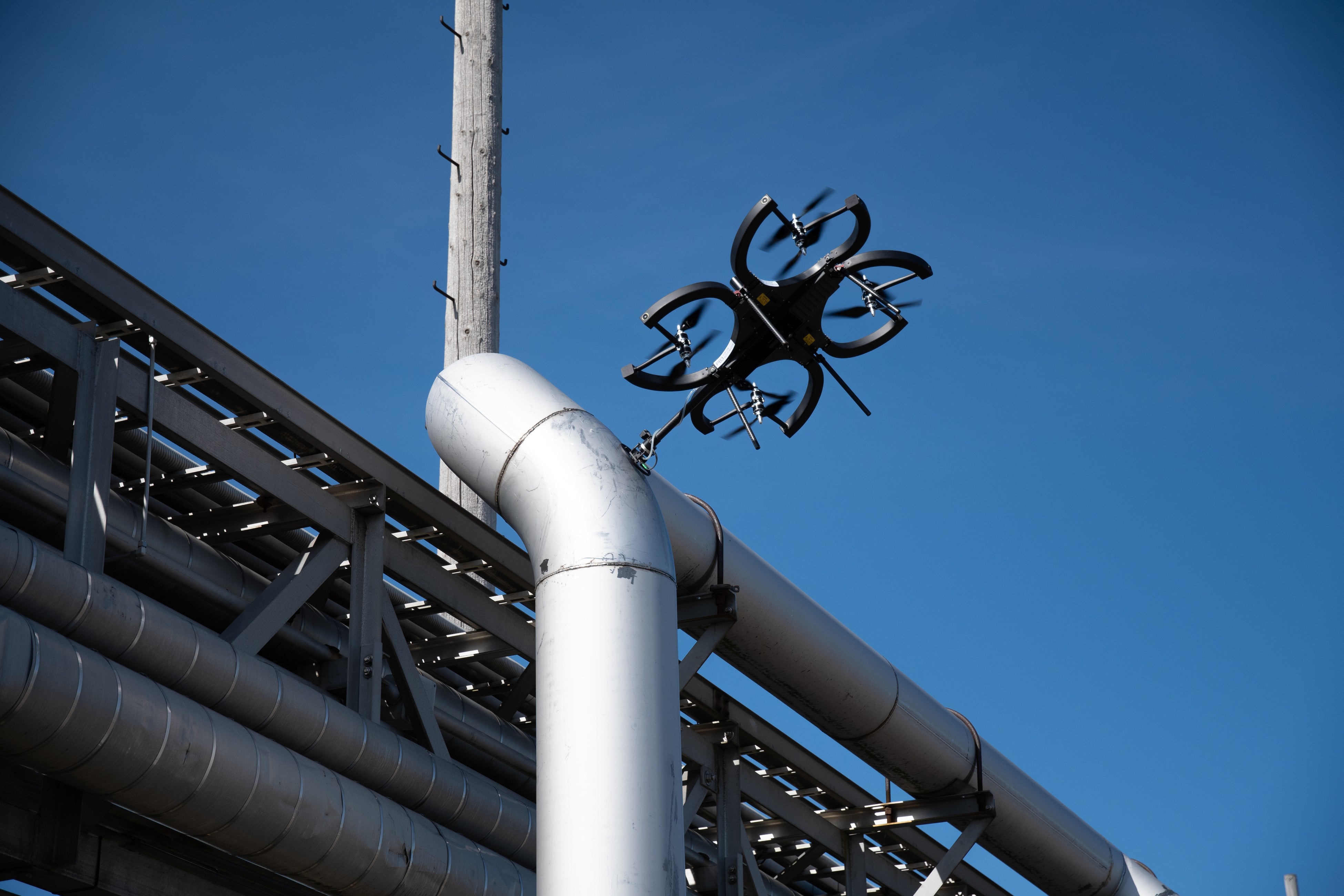 ドローン 日鉄物産社、革新的な「非破壊検査用ドローン」を開発・販売する