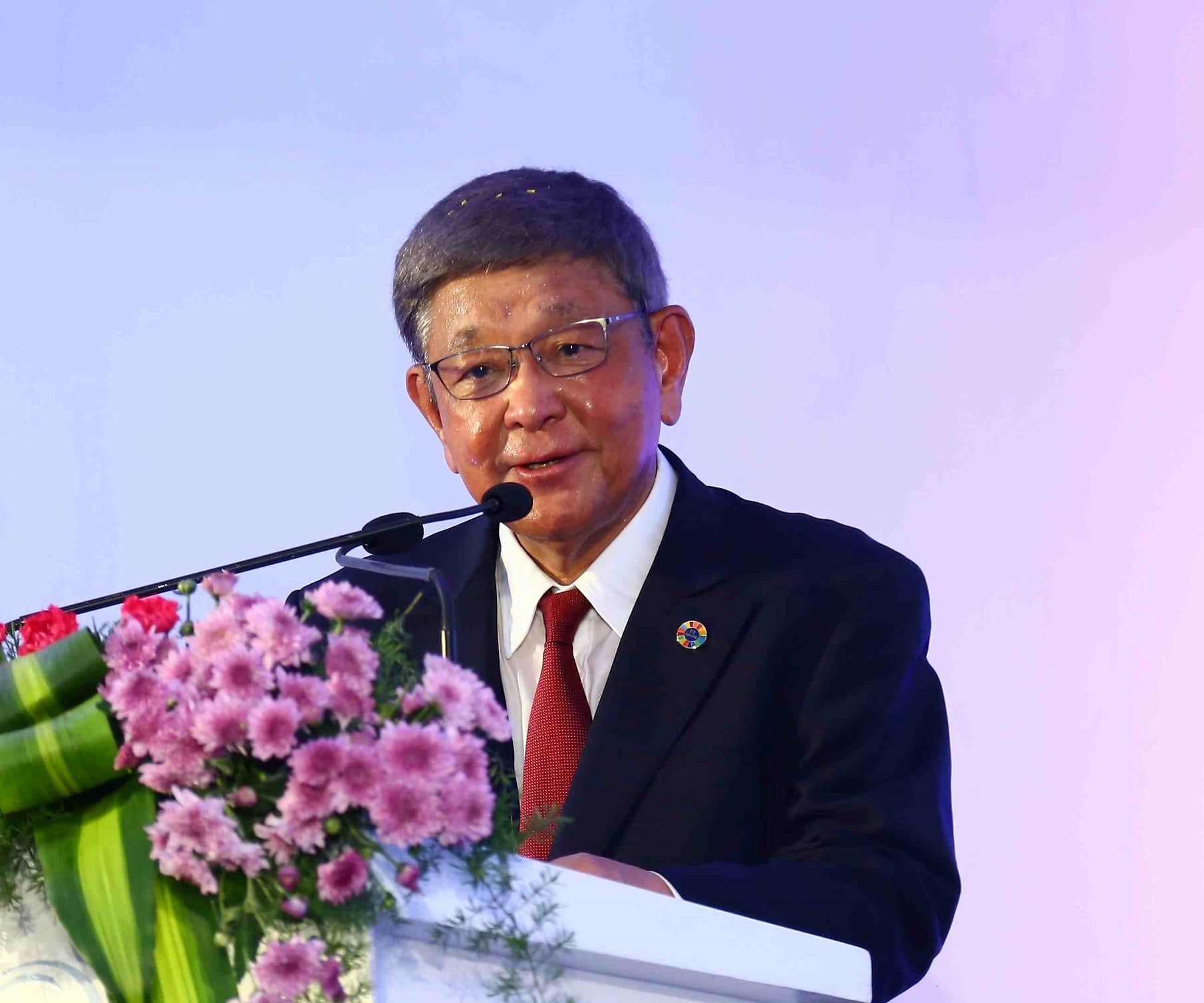 謝辞を述べる中村社長