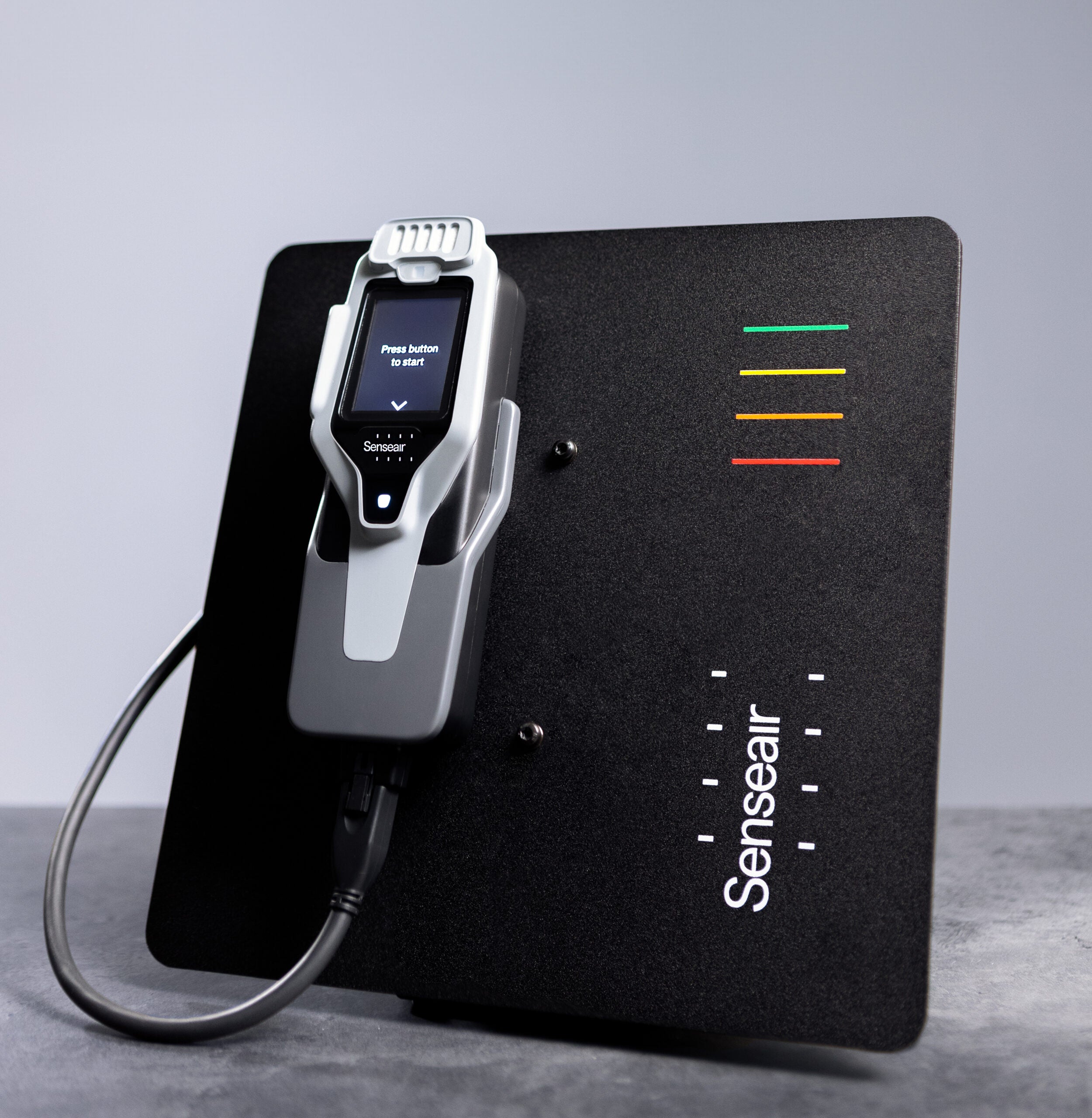 欧米で普及が進むアルコール検知器から点呼場型モデルを展開、運行前の点検をよりスマートに。