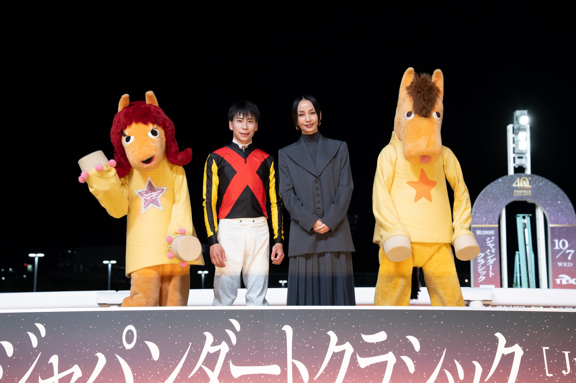 ジャパンダートクラシックに中島美嘉さんが来場！表彰式プレゼンターやミニトークショーでジャパンダートクラシック当日を大いに盛り上げました！！