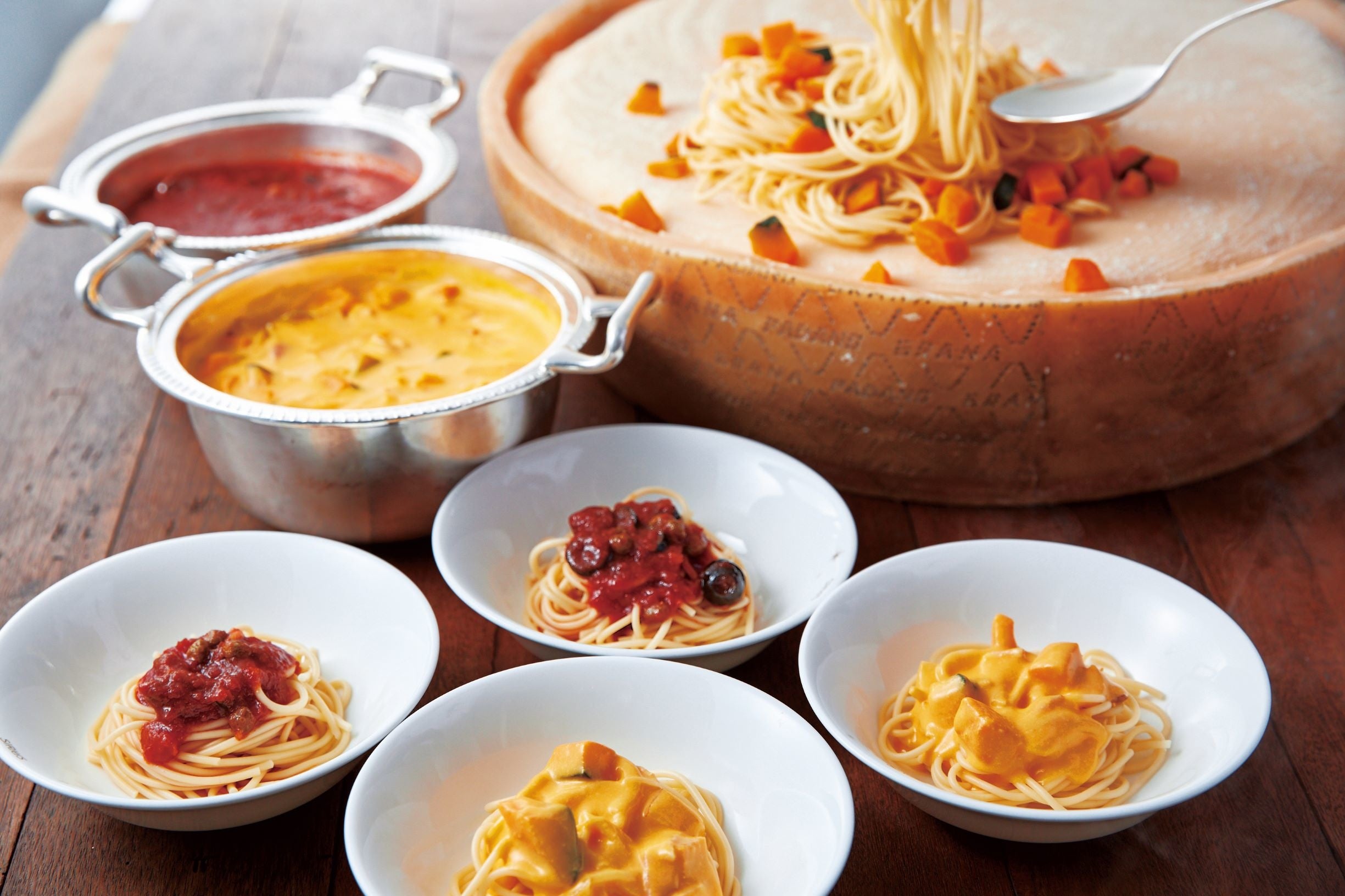 グラナパダーノで和えるパスタ　カボチャナーラ または プッタネスカ