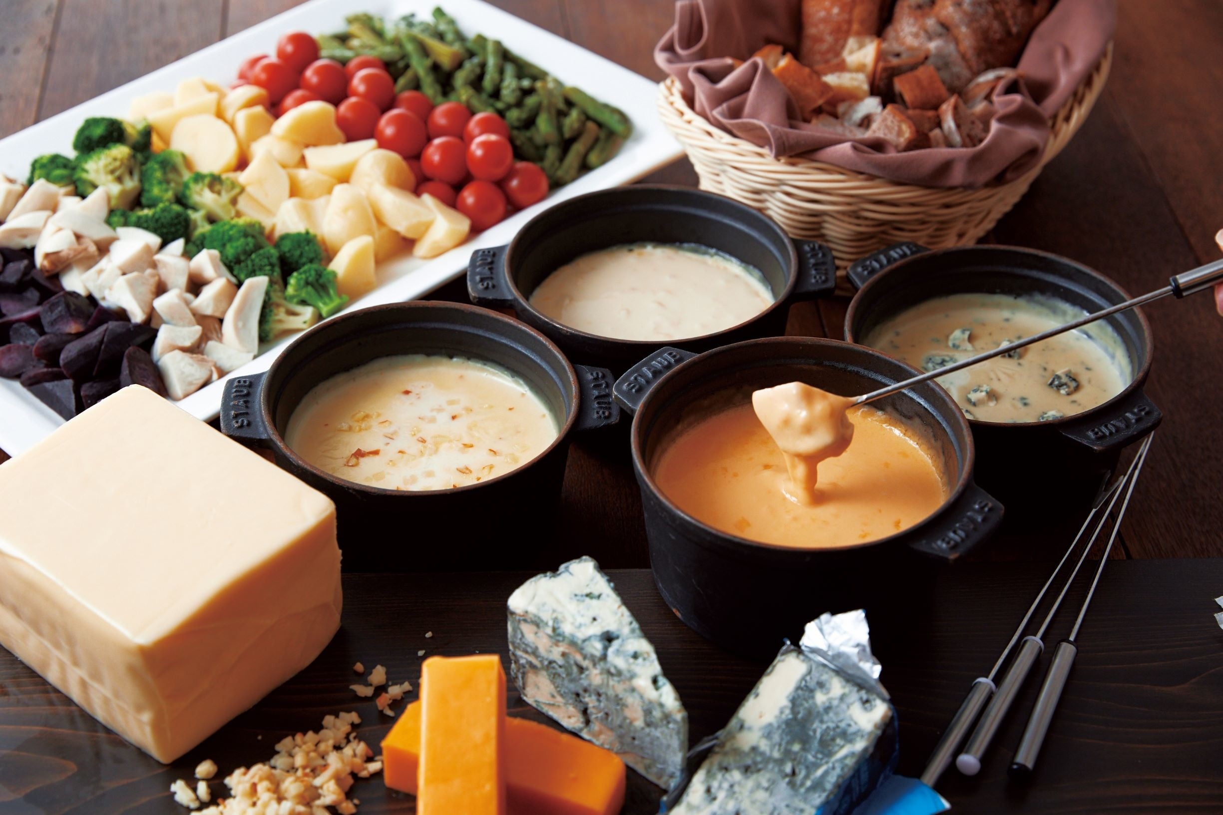 チーズフォンデュ　お好みの4種のチーズにて