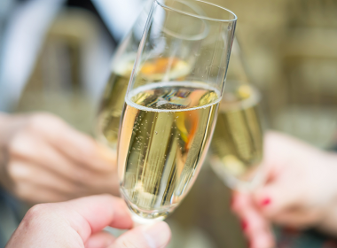 宿泊プランに含まれるスパークリングワイン（イメージ）