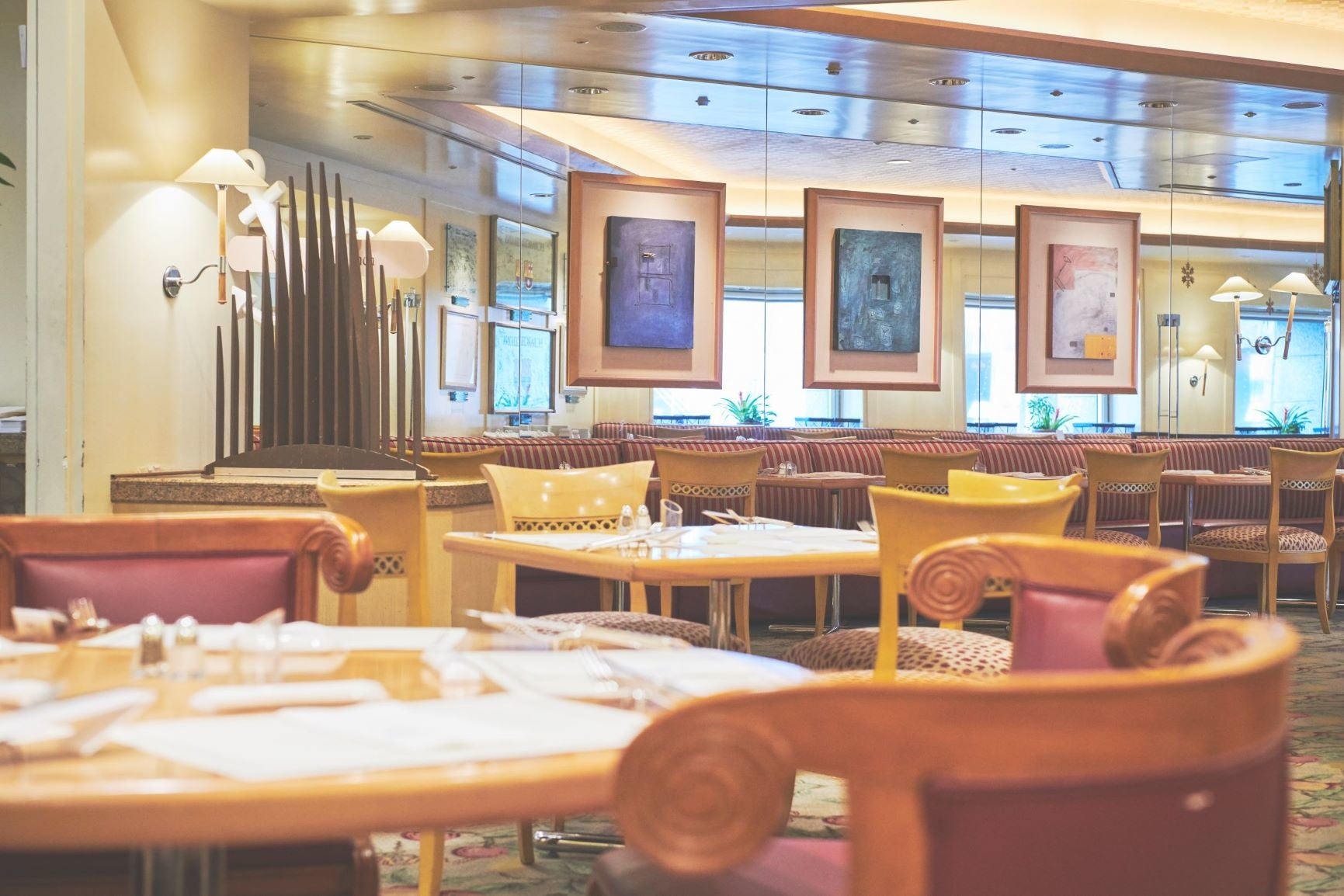 開放的な店内でティータイムをお楽しみください