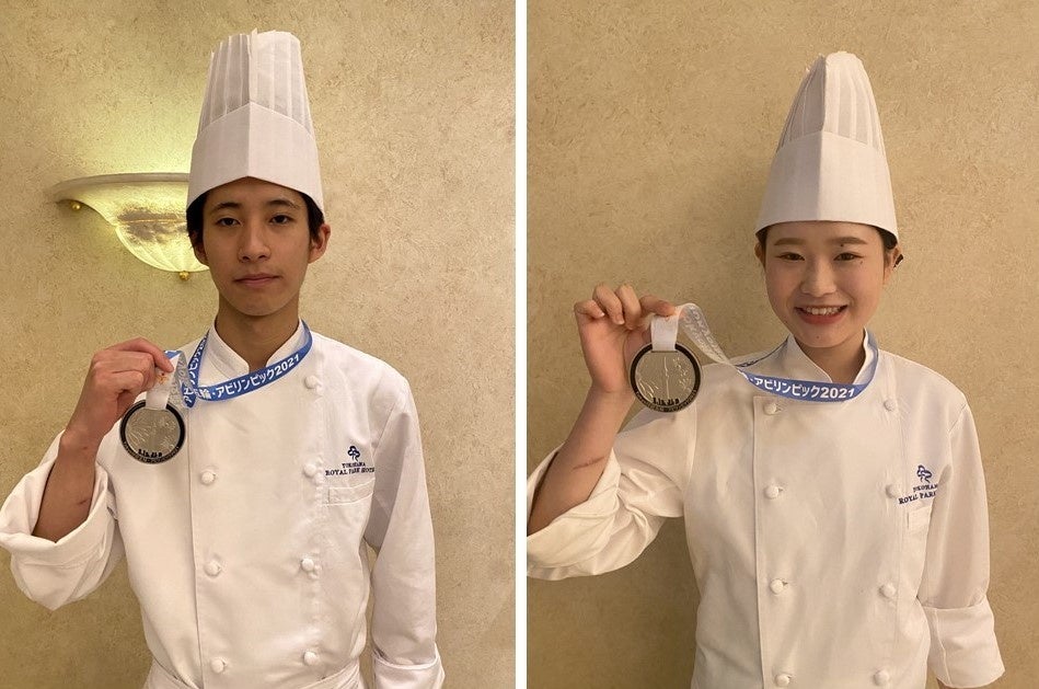 左：村井 流（むらい りゅう）　　　右：戸塚 風花（とつか ふうか）